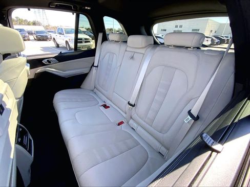 Used 2022 BMW X5 xDrive40i w/ M Sport Package image 21