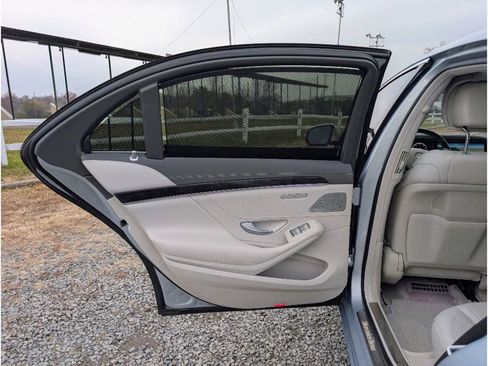 Used 2016 Mercedes-Benz S 550 4MATIC Sedan w/ Premium Package image 10