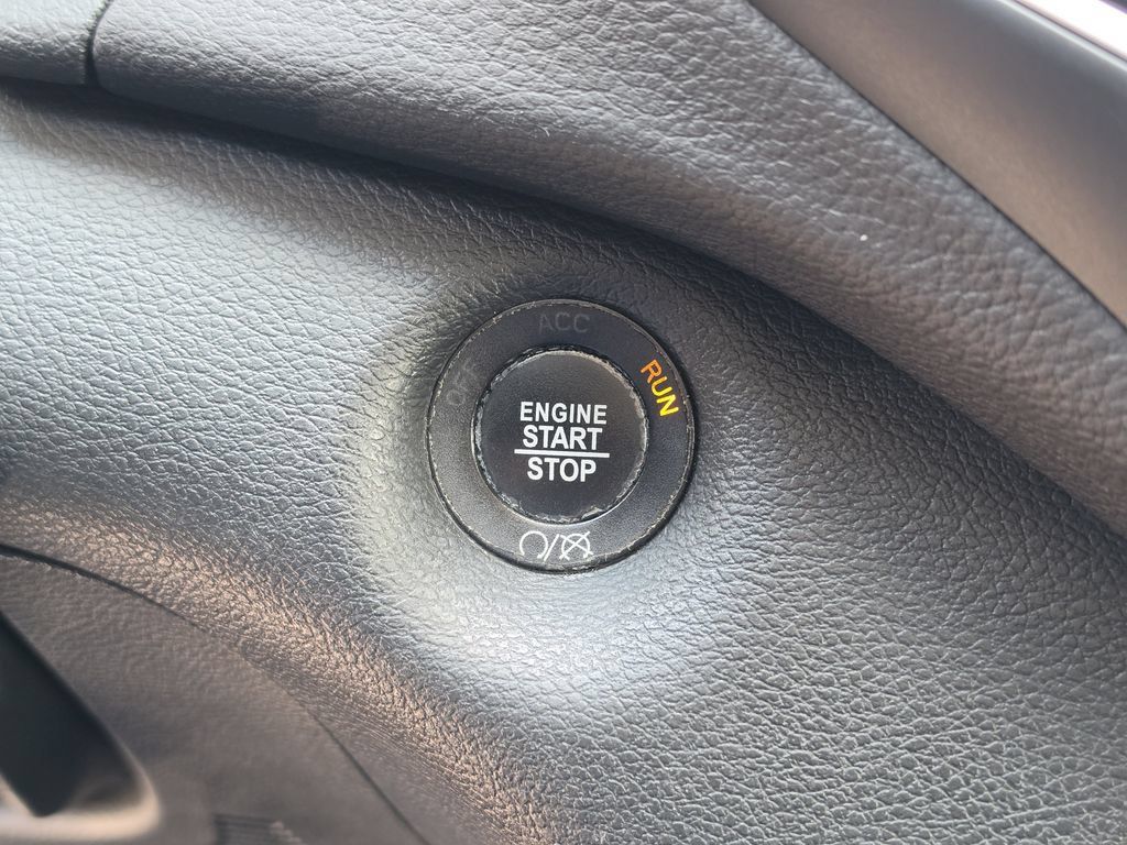Certified 2019 Jeep Cherokee Limited FWD image 30