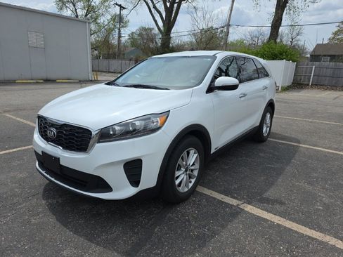 Used 2019 Kia Sorento LX image 2