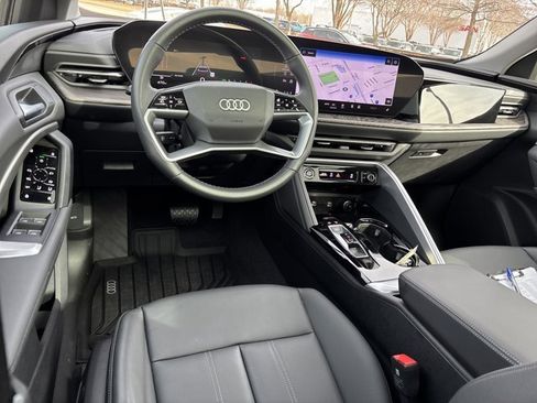 Used 2025 Audi Q5 Premium image 18