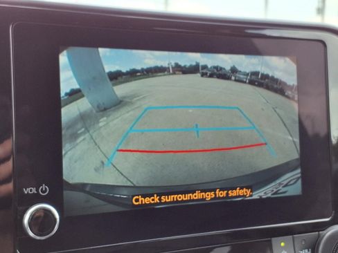 Used 2023 Toyota Highlander XLE FWD image 10