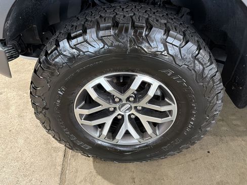 Used 2018 Ford F150 Raptor w/ Equipment Group 802A Luxury AWD/4WD image 9