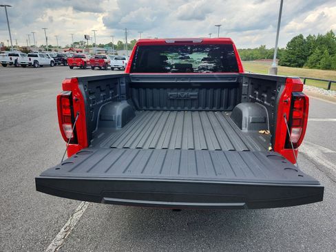 New 2026 GMC Sierra 1500 SLE image 8