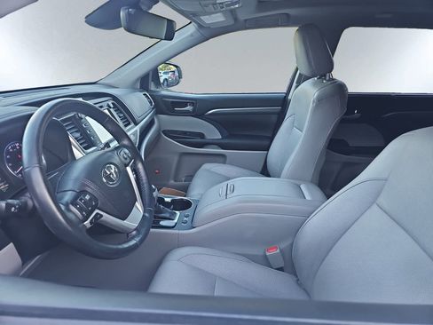 Used 2017 Toyota Highlander Limited Platinum image 11