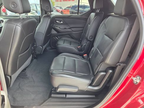 Used 2023 Chevrolet Traverse LT FWD image 7