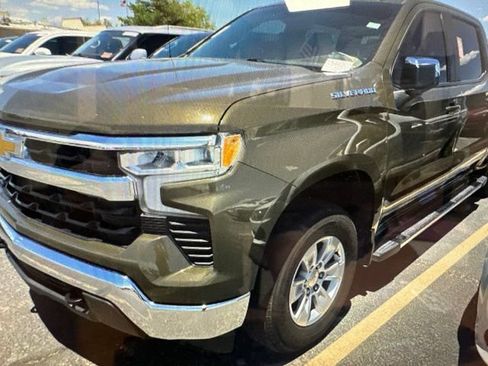 Used 2023 Chevrolet Silverado 1500 LT w/ Protection Package AWD/4WD image 4
