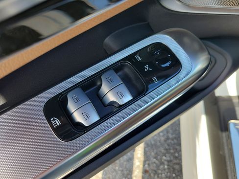 Used 2024 Mercedes-Benz CLE 300 4MATIC Cabriolet image 18