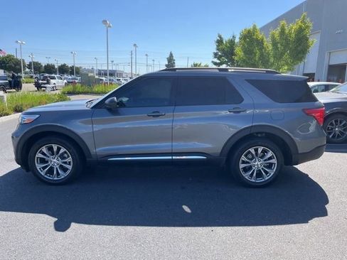 Used 2023 Ford Explorer XLT w/ Equipment Group 202A AWD/4WD image 8