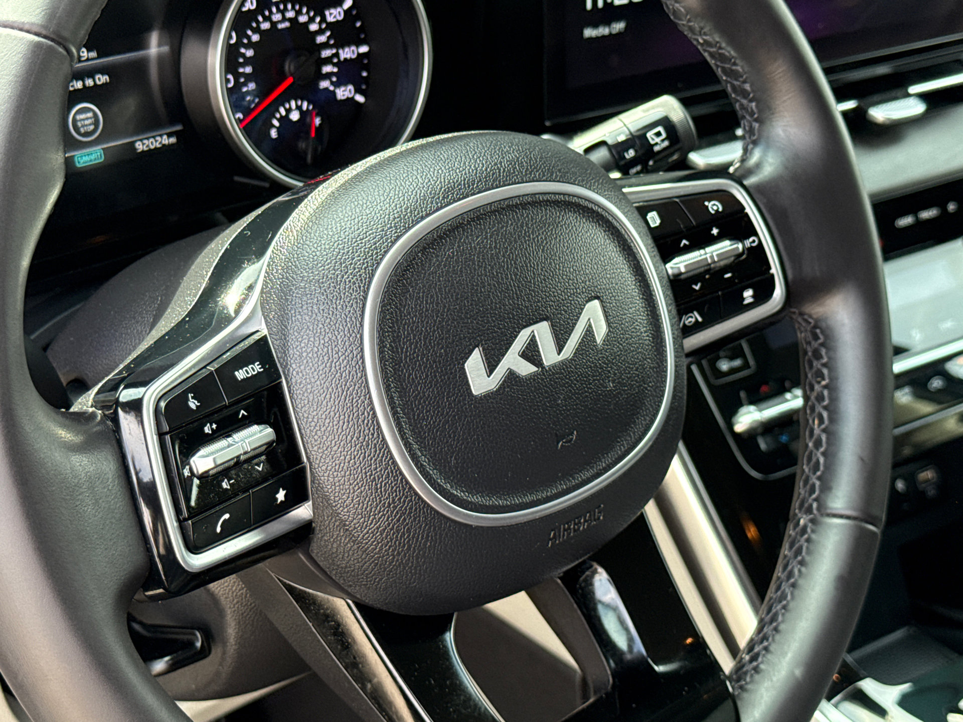 Used 2023 Kia Carnival EX FWD image 29