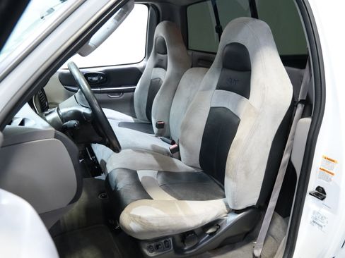 Used 2004 Ford F150 Lightning RWD image 25