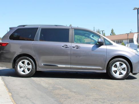 Used 2019 Toyota Sienna LE FWD image 37