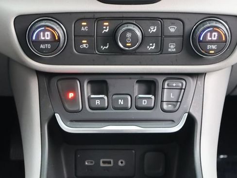 Used 2018 GMC Terrain SLE w/ Driver Convenience Package FWD image 19