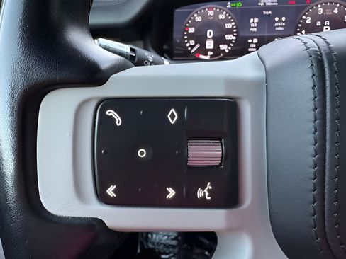 Used 2021 Land Rover Defender 110 X-Dynamic HSE AWD/4WD image 21