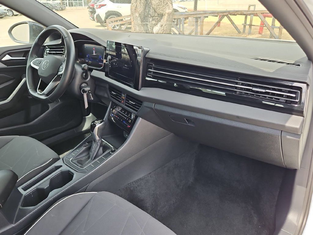Used 2025 Volkswagen Jetta Sport FWD image 32