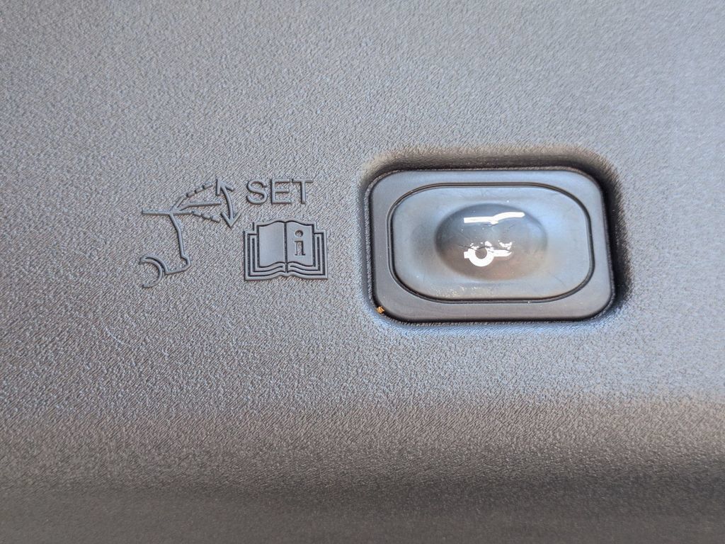 Used 2024 Lincoln Nautilus Reserve AWD/4WD image 36