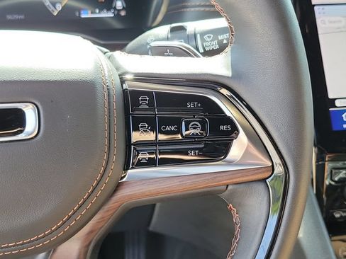 Used 2025 Jeep Grand Cherokee Summit w/ Adv Protech Group IV AWD/4WD image 24