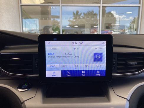 Used 2020 Ford Explorer XLT w/ Equipment Group 202A AWD/4WD image 3
