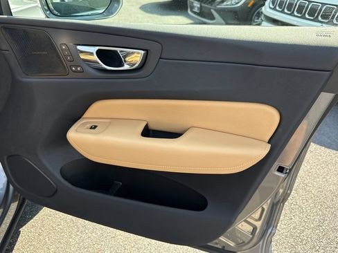 Used 2019 Volvo XC60 T6 Momentum w/ Multimedia Package AWD/4WD image 27