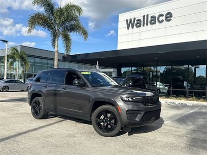Used 2023 Jeep Grand Cherokee Altitude