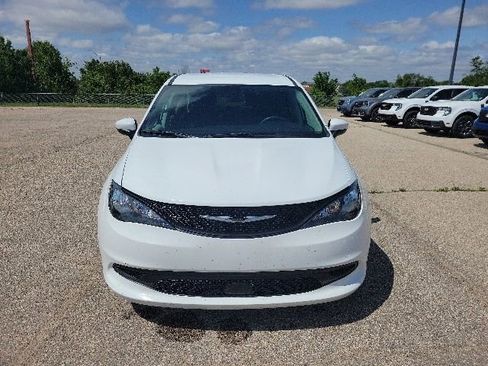 Used 2023 Chrysler Voyager LX FWD image 20