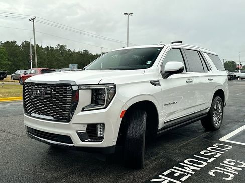 Used 2024 GMC Yukon Denali Ultimate AWD/4WD image 2