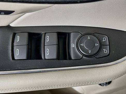Used 2022 Buick Envision Essence w/ Technology Package I FWD image 15