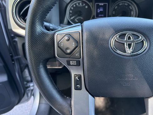 Used 2016 Toyota Tacoma SR5 w/ SR5 Appearance Package (SN) RWD image 19