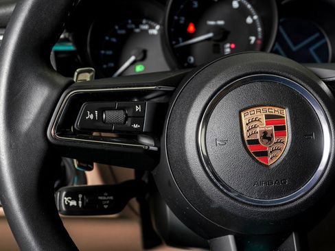 Certified 2025 Porsche Macan image 20