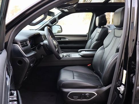 Used 2023 Jeep Wagoneer Series II image 21