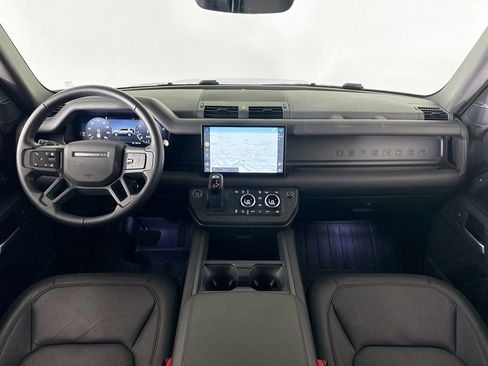 Used 2025 Land Rover Defender 110 X-Dynamic SE image 9