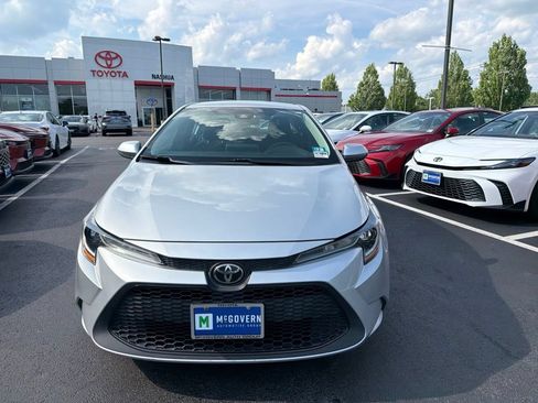 Used 2020 Toyota Corolla LE FWD image 2