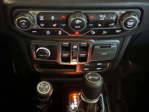Used 2021 Jeep Wrangler Unlimited Sahara AWD/4WD image 18