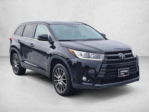 Certified 2018 Toyota Highlander SE image 3