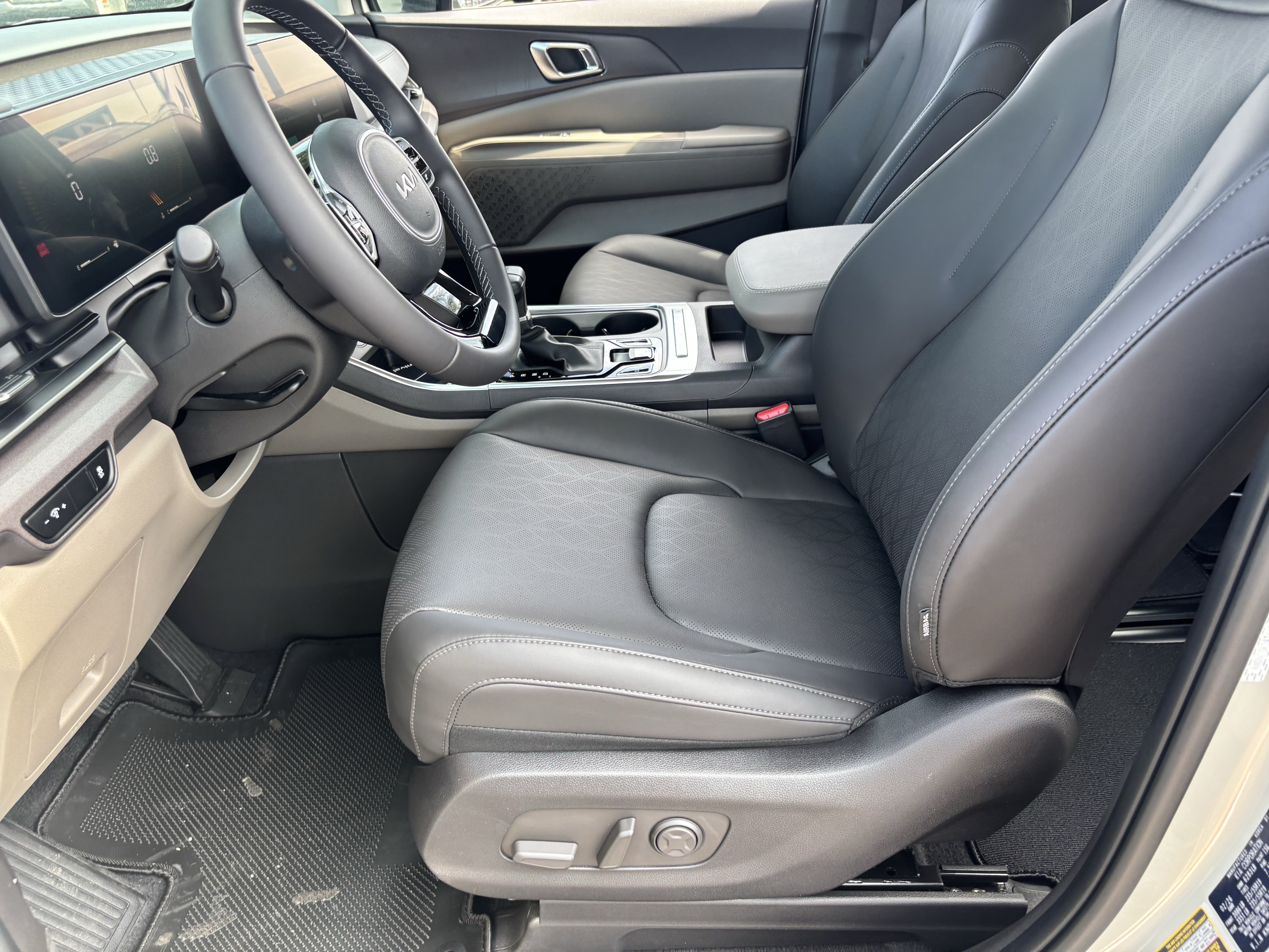 New 2026 Kia Carnival EX FWD image 17