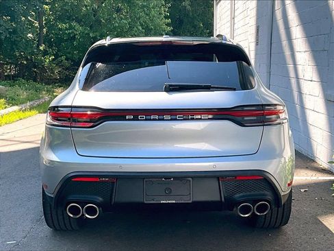 Certified 2026 Porsche Macan AWD/4WD image 9