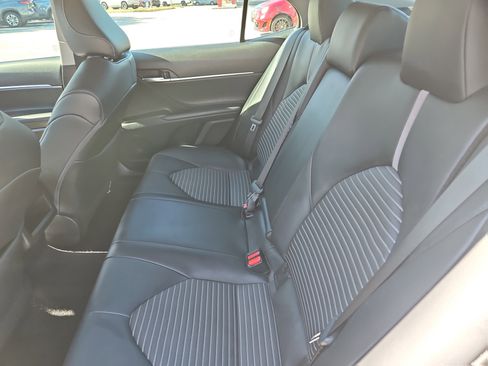 Used 2023 Toyota Camry SE image 9