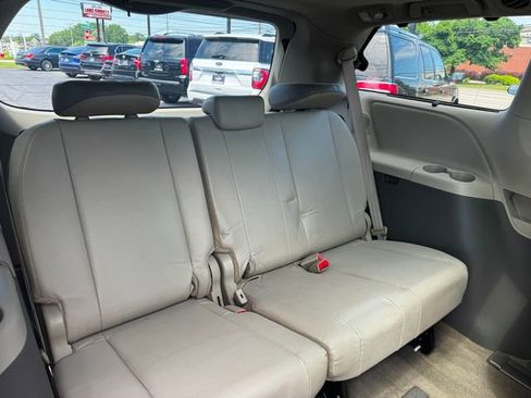 Used 2013 Toyota Sienna Limited w/ Premium Pkg FWD image 21