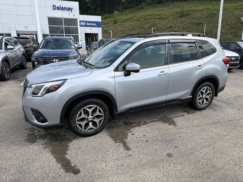 Used 2022 Subaru Forester Premium w/ Popular Package #1 AWD/4WD image 8
