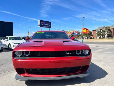 Used 2016 Dodge Challenger SXT RWD image 1