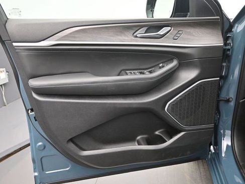 New 2026 Jeep Grand Cherokee Limited image 12