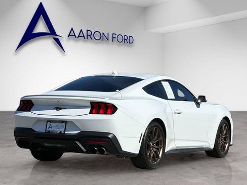 Used 2024 Ford Mustang Premium image 5