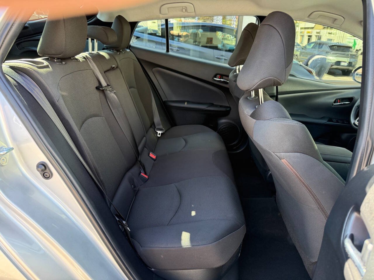 Used 2019 Toyota Prius L Eco FWD image 32