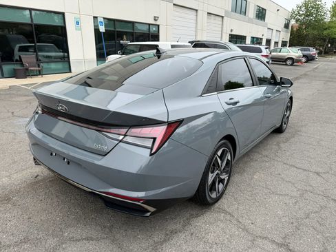 Used 2021 Hyundai Elantra Limited w/ Cargo Package FWD image 4