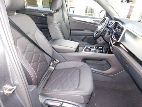 Used 2025 Volkswagen Atlas Cross Sport SE image 21