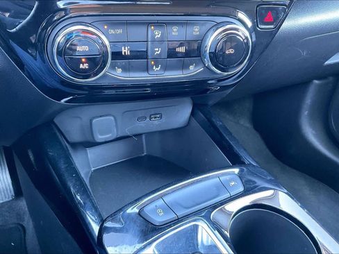 Certified 2025 Chevrolet Trax LT w/ LT Convenience Package image 32