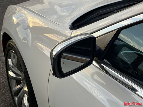 Used 2018 Chrysler 300 Limited w/ Safetytec Plus Group RWD image 9