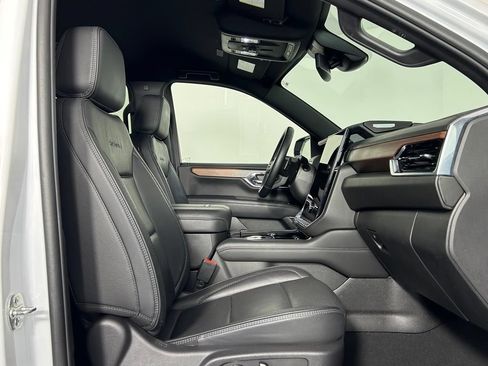 Used 2025 GMC Yukon XL Denali AWD/4WD image 10