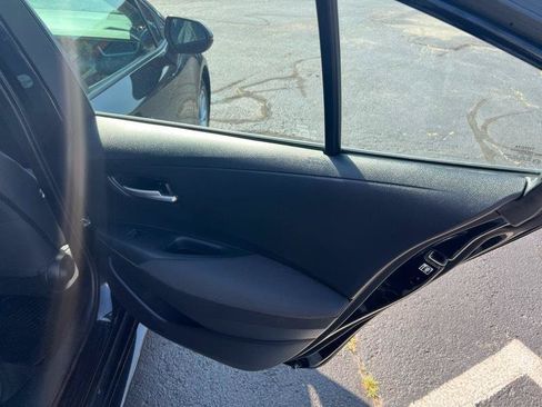 Used 2020 Toyota Corolla LE FWD image 7