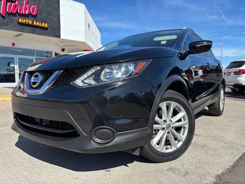 Used 2017 Nissan Rogue Sport SV image 1